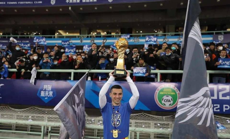 开云-时隔2年半回归？32岁冠军级前腰重返中超！与意甲队解约 下家浮现